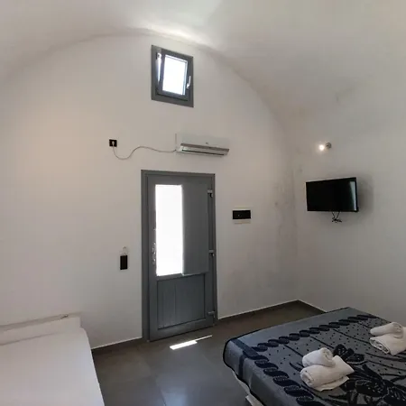 Hostel Perissa Economy